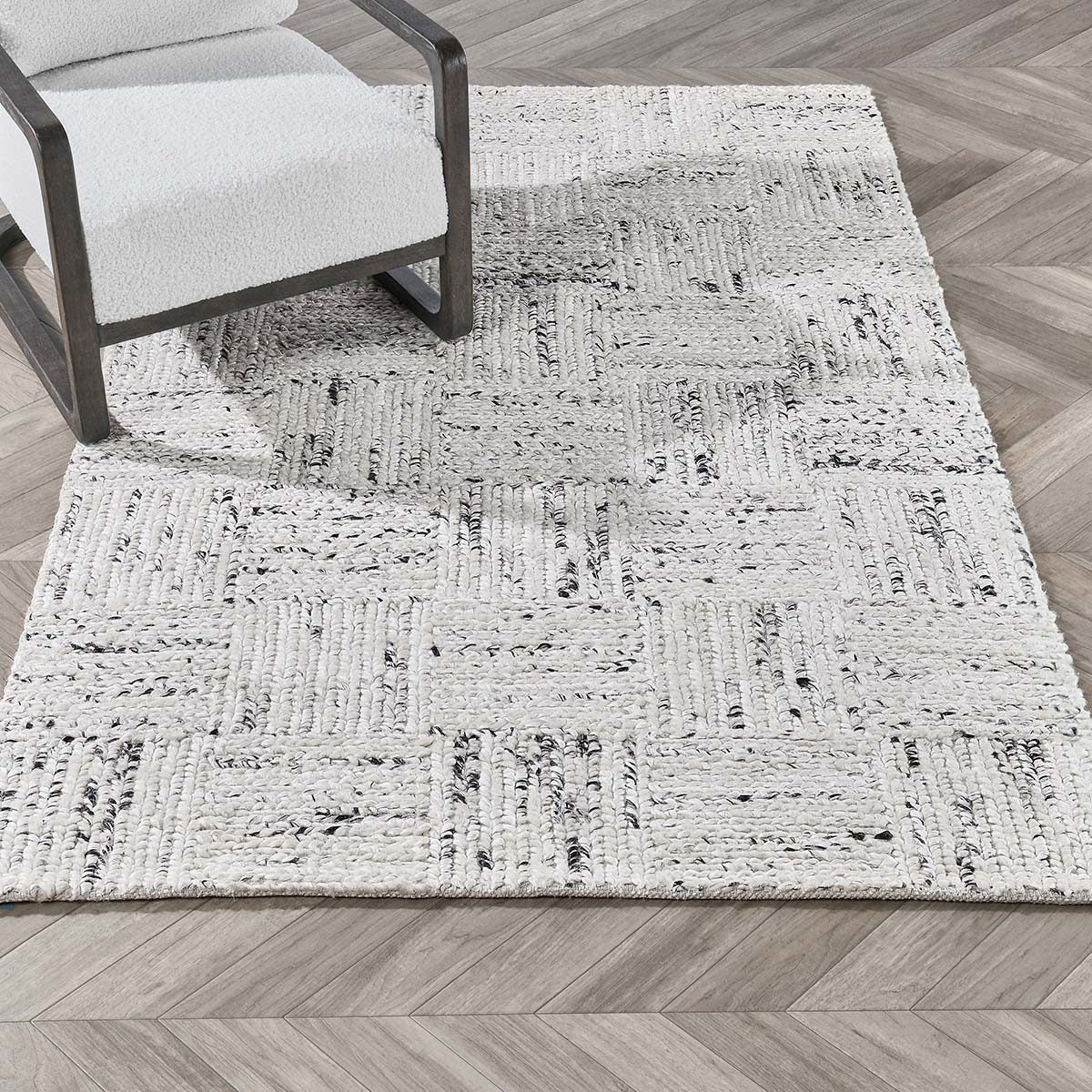 Ivory/Black 60% Wool Wool & Wool Blend Sosa Rug Collection