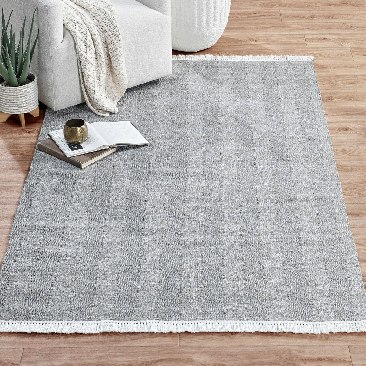 Stone Gray 100% Polypropylene Performance Indoor/Outdoor Indoor/Outdoor Augusta Rug Collection