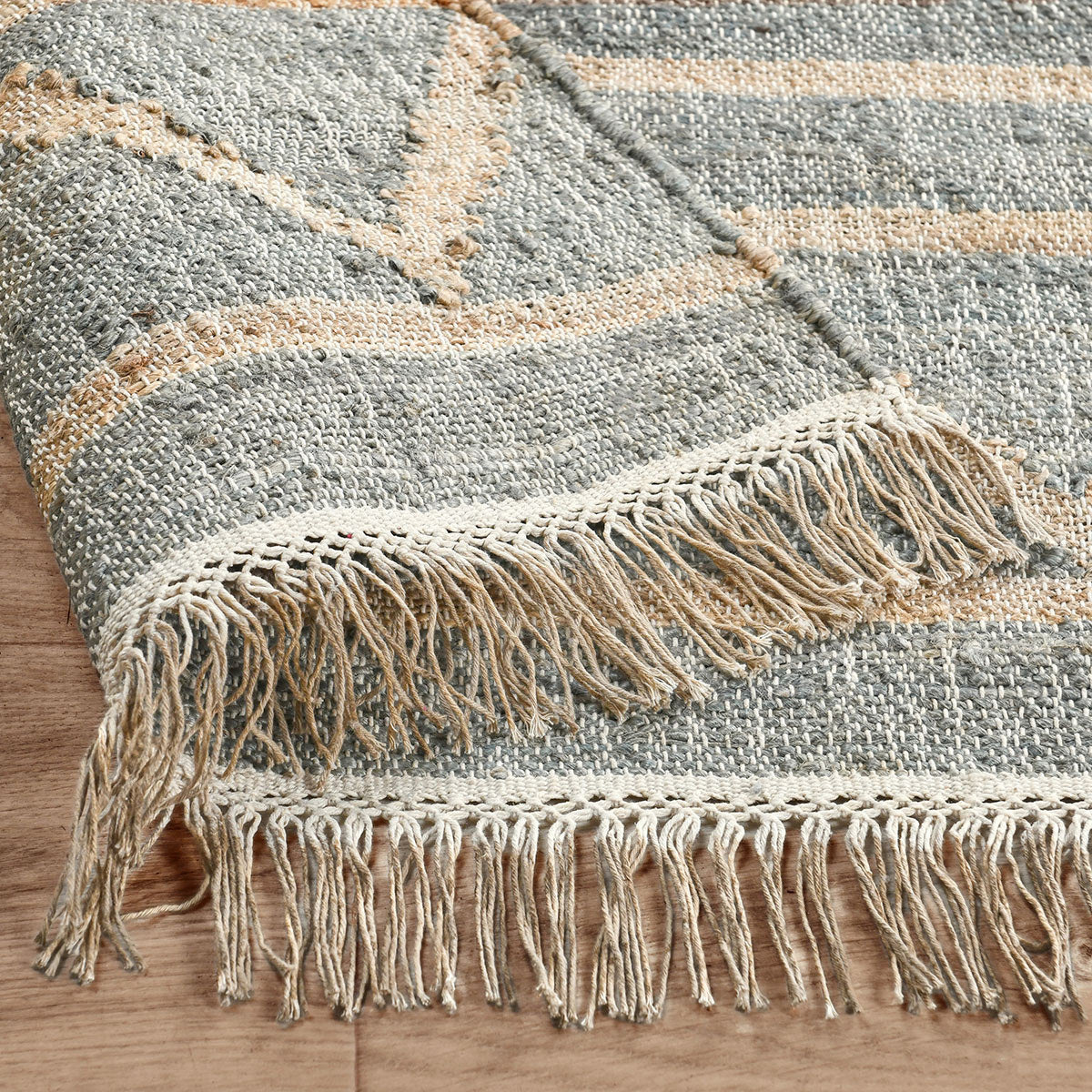 Spa Blue 80% Jute Jute & Seagras Kingston Distressed Rug Collection