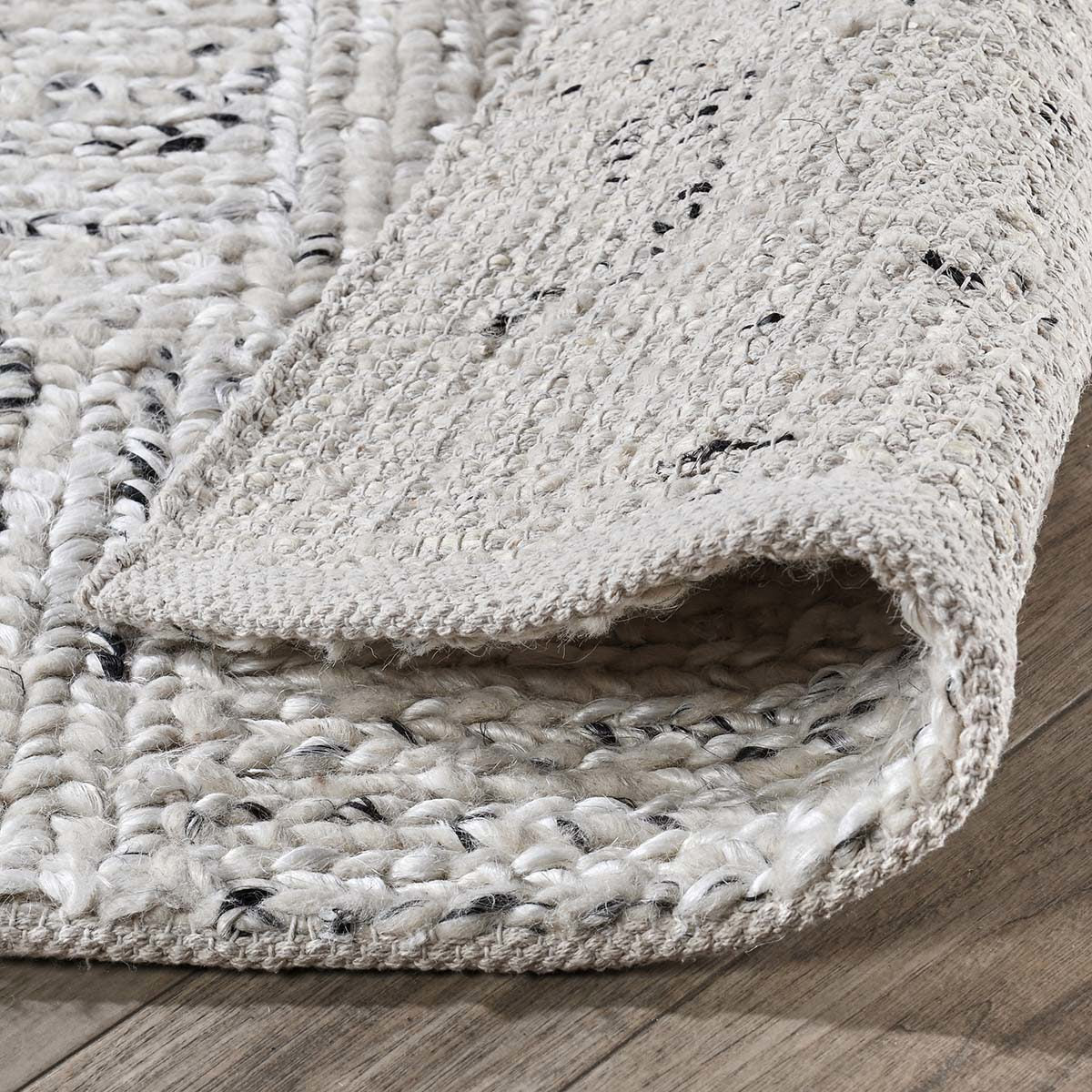 Ivory/Black 60% Wool Wool & Wool Blend Sosa Rug Collection