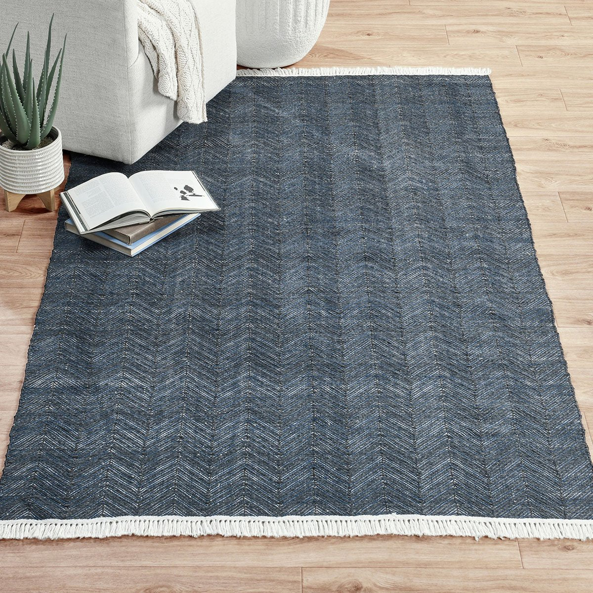 Navy 100% Polypropylene Performance Indoor/Outdoor Indoor/Outdoor Augusta Rug Collection