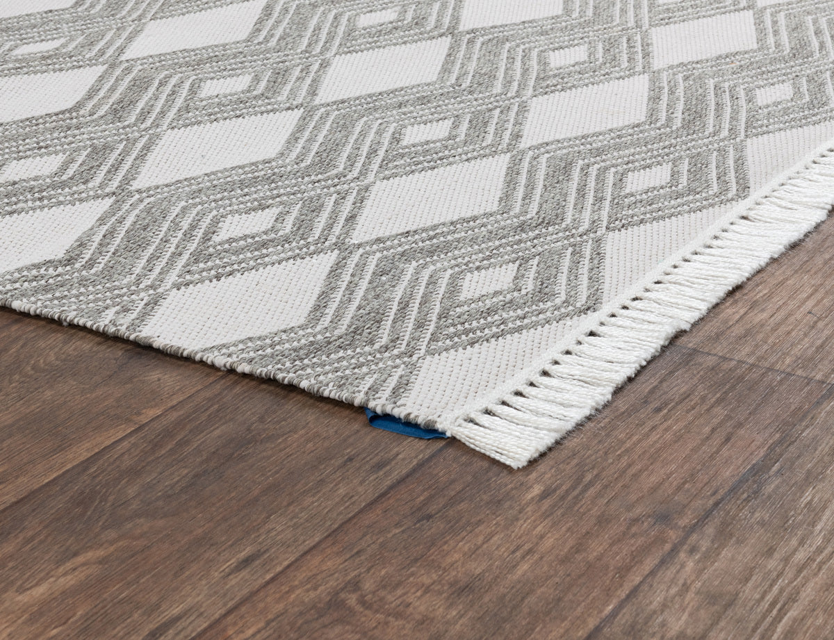 Pebble Gray 100% Polypropylene Performance Indoor/Outdoor Indoor/Outdoor Banning Rug Collection