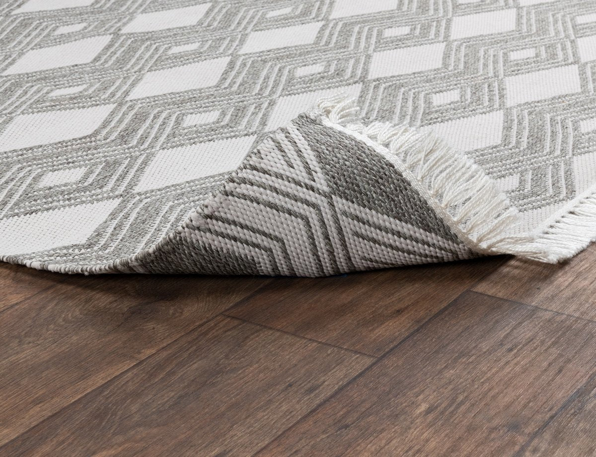Pebble Gray 100% Polypropylene Performance Indoor/Outdoor Indoor/Outdoor Banning Rug Collection