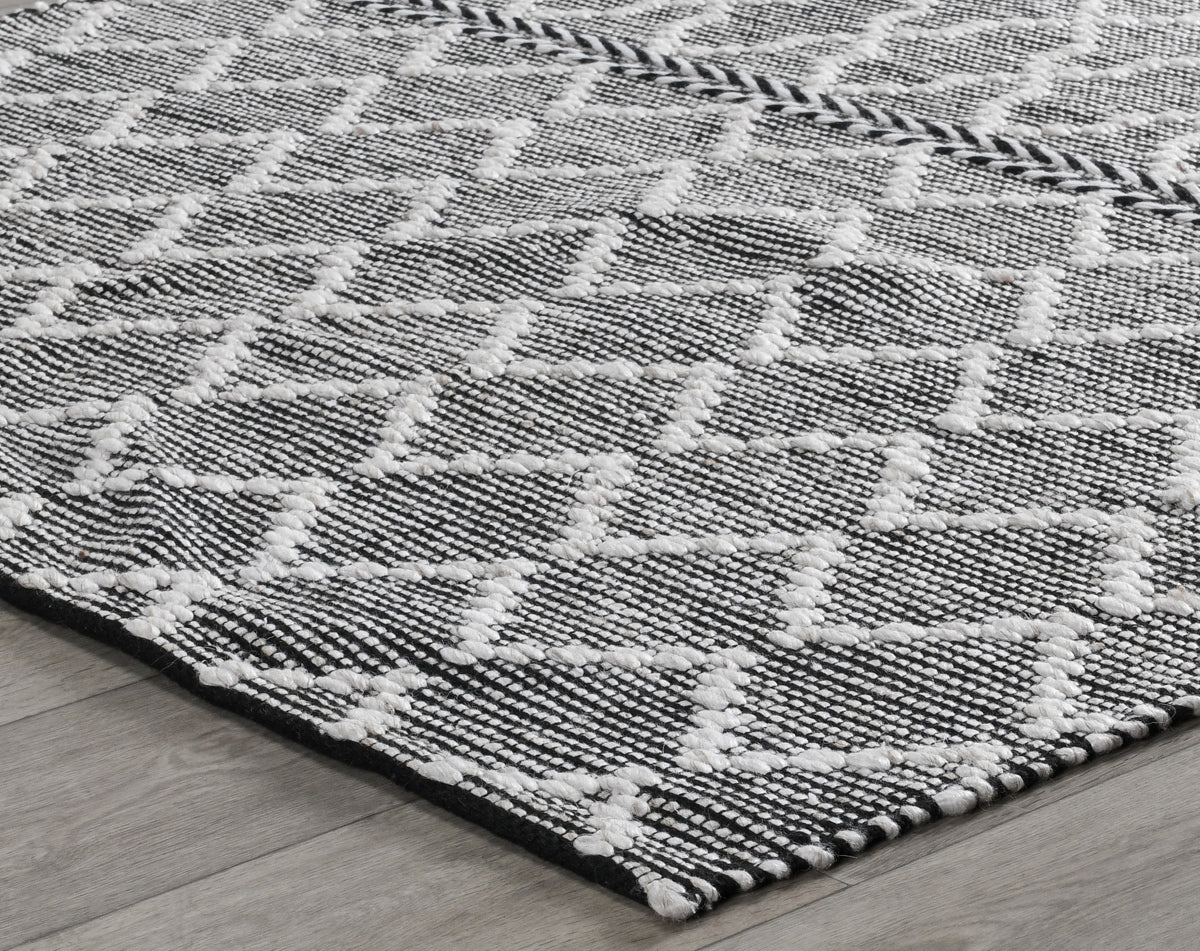 Black/Ivory 100% Recycled Polyester Performance Indoor/Outdoor Indoor/Outdoor Sonora Rug Collection
