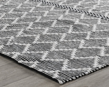 Black/Ivory 100% Recycled Polyester Performance Indoor/Outdoor Indoor/Outdoor Sonora Rug Collection