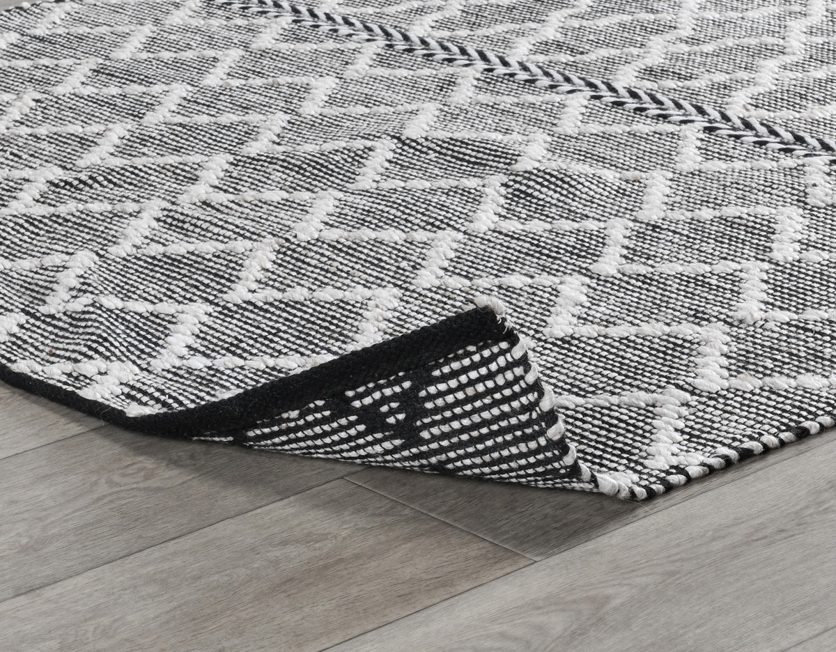 Black/Ivory 100% Recycled Polyester Performance Indoor/Outdoor Indoor/Outdoor Sonora Rug Collection