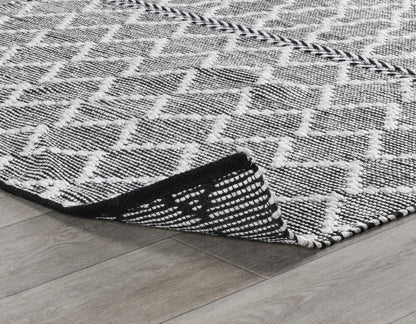 Black/Ivory 100% Recycled Polyester Performance Indoor/Outdoor Indoor/Outdoor Sonora Rug Collection