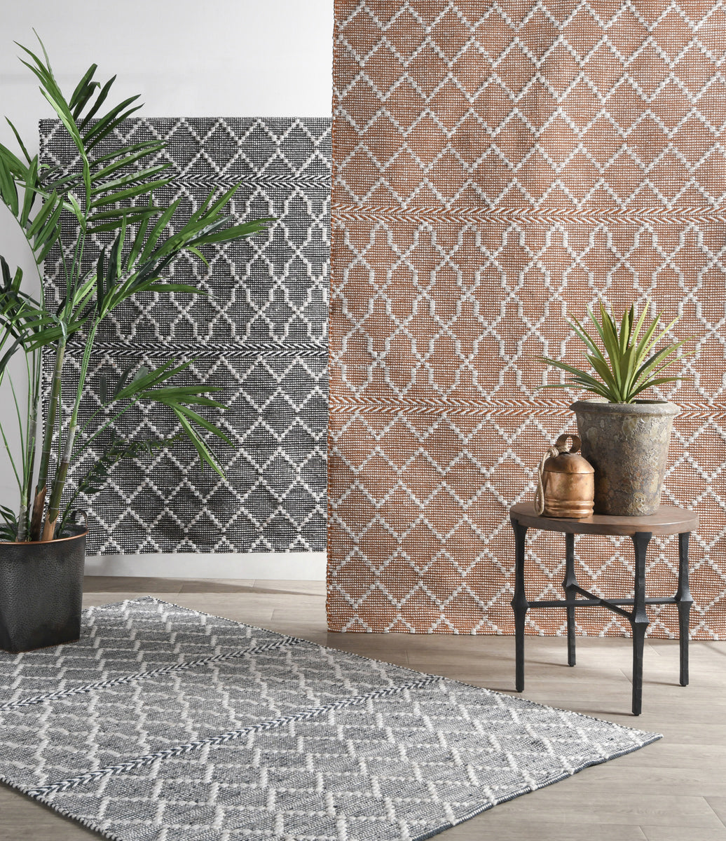 Black/Ivory 100% Recycled Polyester Performance Indoor/Outdoor Indoor/Outdoor Sonora Rug Collection