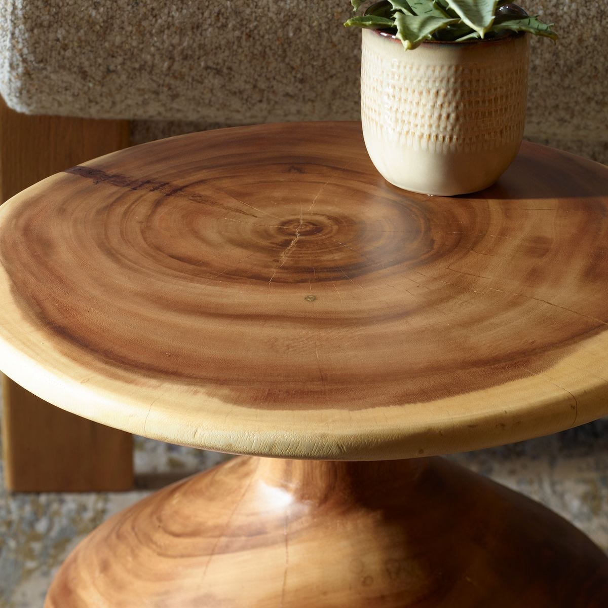 Ravenport 7 Accent Table