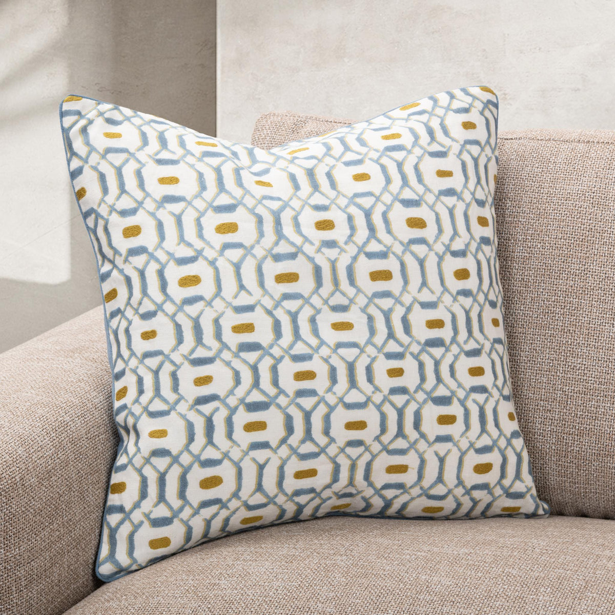 Oakmere 4 Pillow