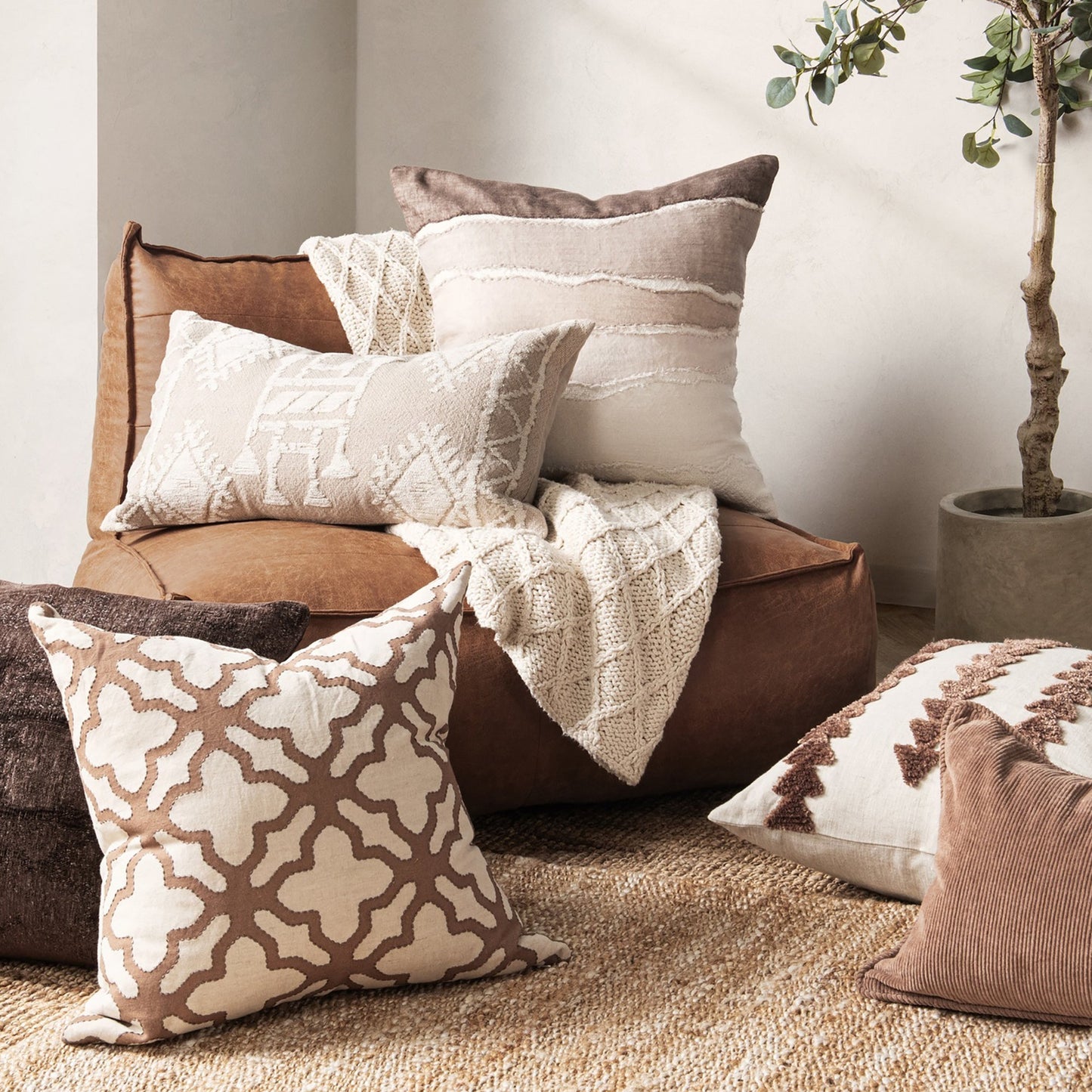 Mocha Cream/Ivory 40% Cotton/60% Linen Pattern LN Abbey 14x26 Collection