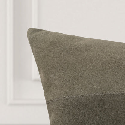 Ravenport 2 Pillow