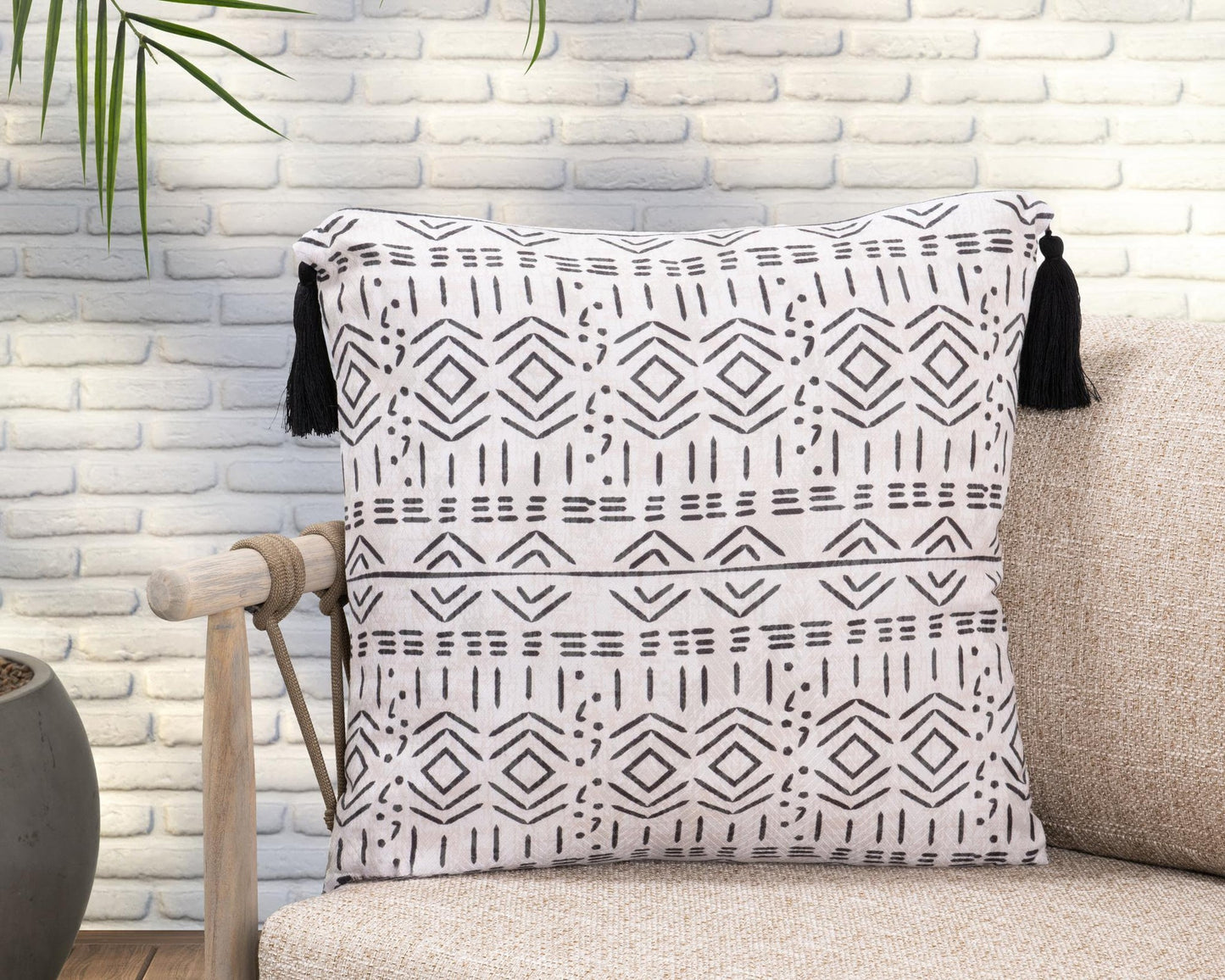 Natural 100% Polyester Performance Indoor/Outdoor Indoor/Outdoor Zambia 22x22 Collection