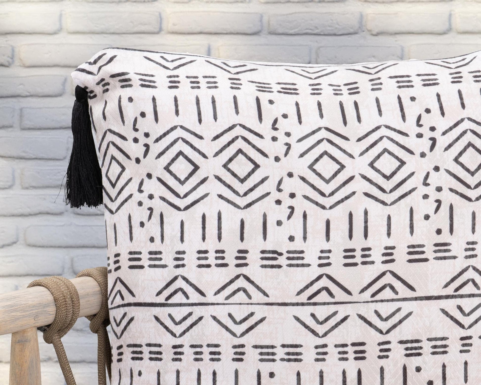 Natural 100% Polyester Performance Indoor/Outdoor Indoor/Outdoor Zambia 22x22 Collection